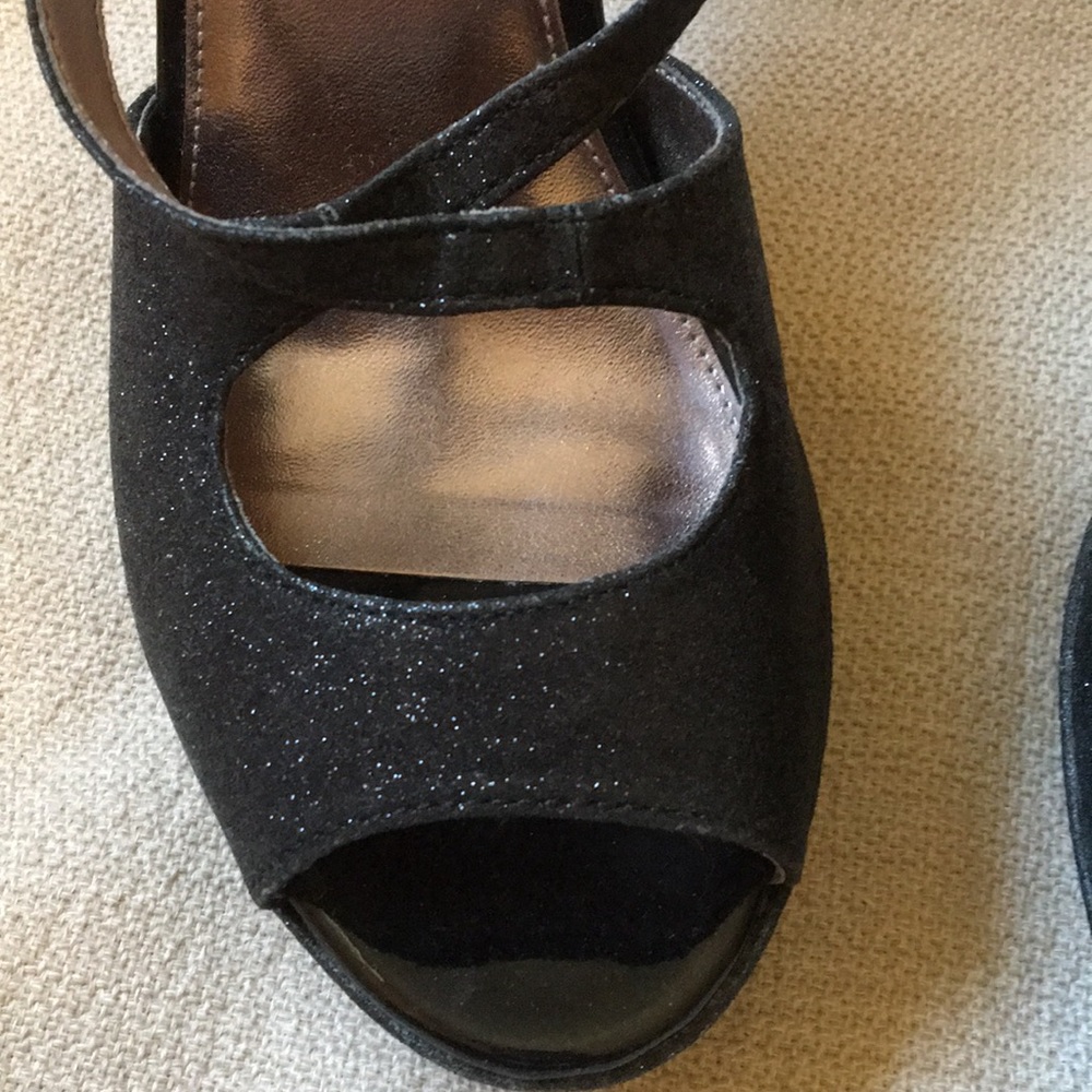 Shoes - Picture 2 of 7